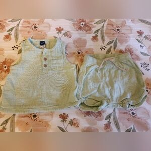 ❤️ 3/$15! Green Sleeveless Top and Shorts Set